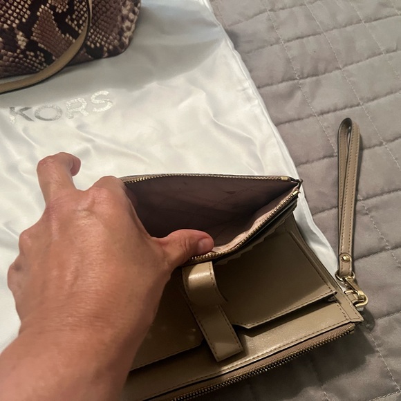 Micheal kors handbag and wallet with duster bag.Snake embossed - Picture 10 of 16